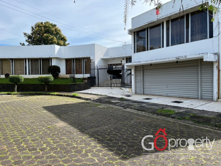 Venta de casa en Residencial Los Arcos, Heredia